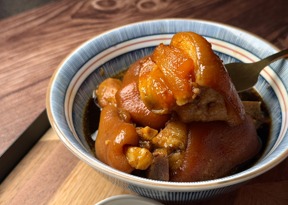 滷豬腳300g±3%+滷汁120g (加熱後即食包)